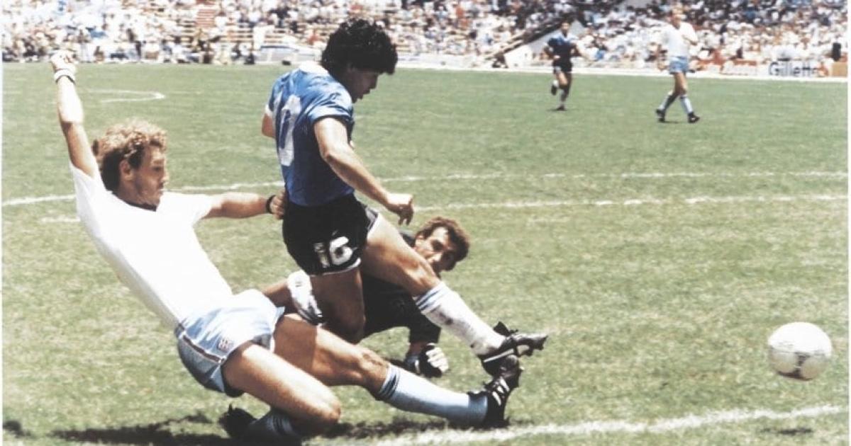 Por queacute FIFA nunca designa un aacuterbitro ingleacutes para los partidos de Argentina en el Mundial