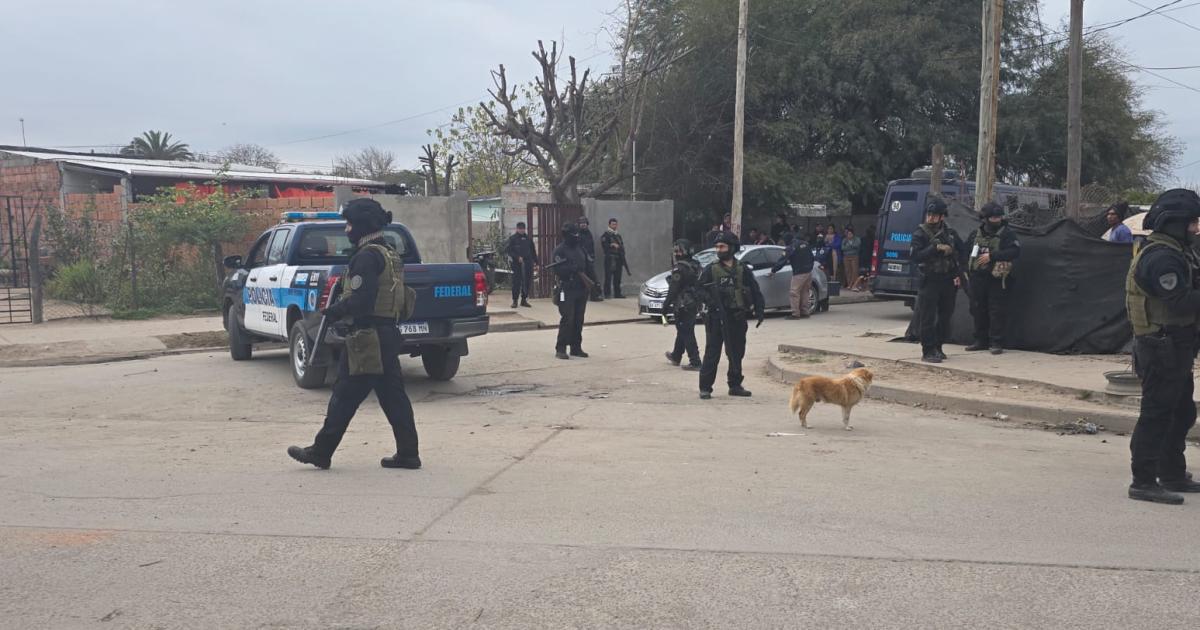 Megaoperativo antidrogas- cuatro detenidos y secuestro de cocaiacutena marihuana armas y dinero