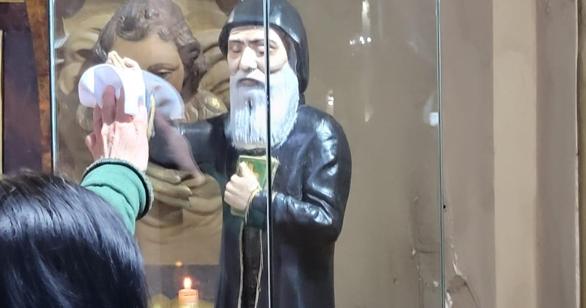 Este viernes se entronizoacute la imagen de San Charbel en la Catedral de Santiago del Estero