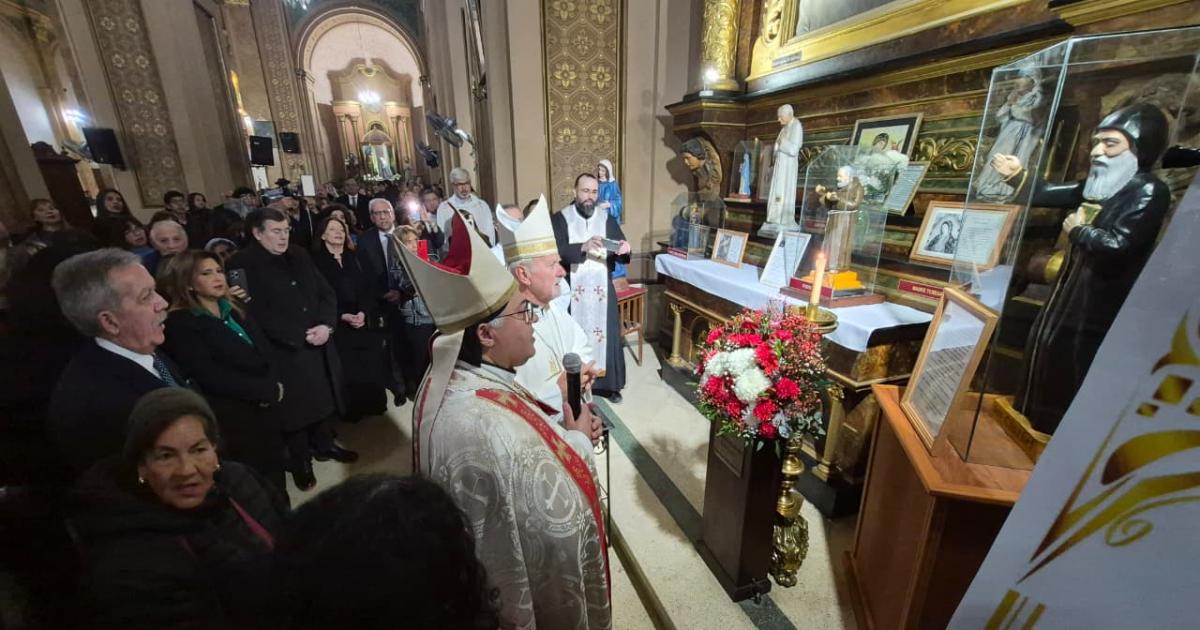 Este viernes se entronizoacute la imagen de San Charbel en la Catedral de Santiago del Estero