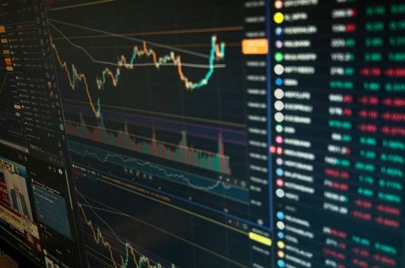 El riesgo paiacutes perfora los 410 puntos y cae a 403- los bonos suben hasta 14-en-porciento- en Wall Street
