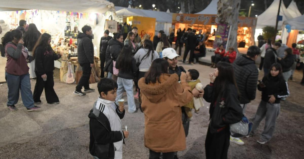 El feriado largo impulsa una multitudinaria convocatoria en la Feria Artesanal 2026