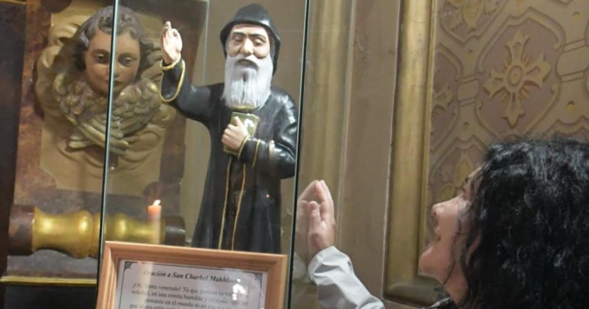 Este viernes se entronizoacute la imagen de San Charbel en la Catedral de Santiago del Estero