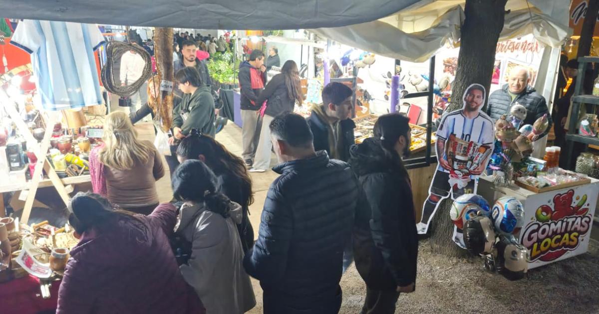 El feriado largo impulsa una multitudinaria convocatoria en la Feria Artesanal 2026