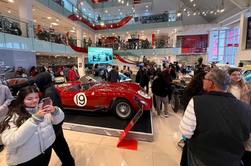 El Museo del Automoacutevil de Termas de Riacuteo Hondo vive un fin de semana reacutecord con turistas de todo el paiacutes