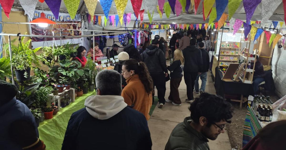 El feriado largo impulsa una multitudinaria convocatoria en la Feria Artesanal 2026