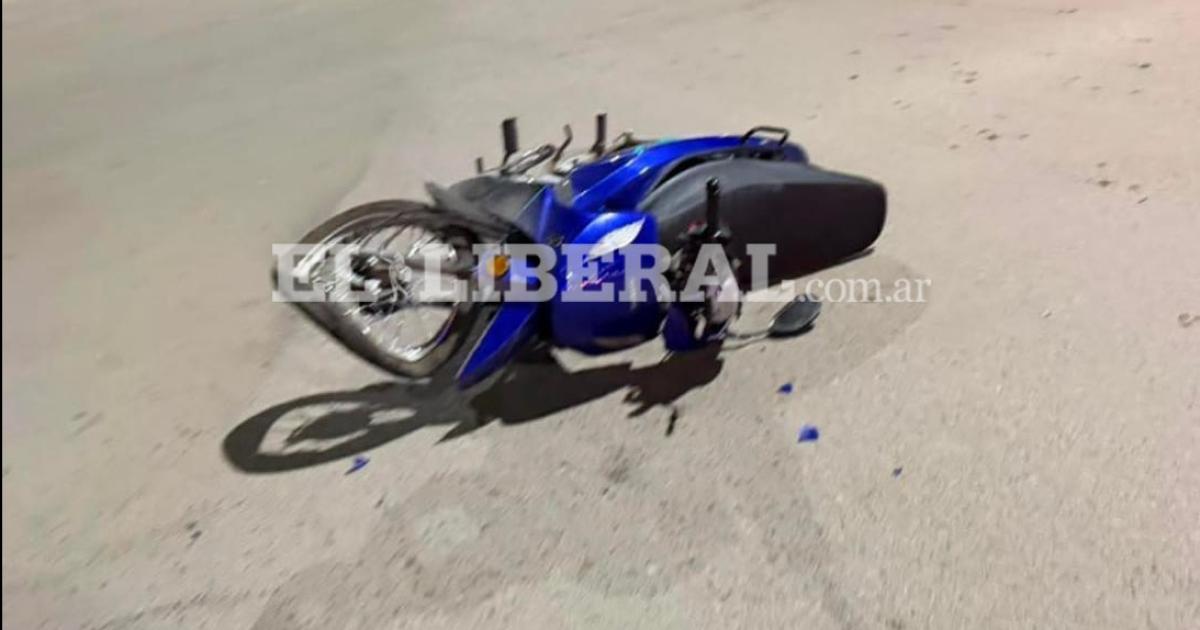 Choque entre dos motos dejoacute un herido grave y un conductor proacutefugo que fue apresado por la Policiacutea