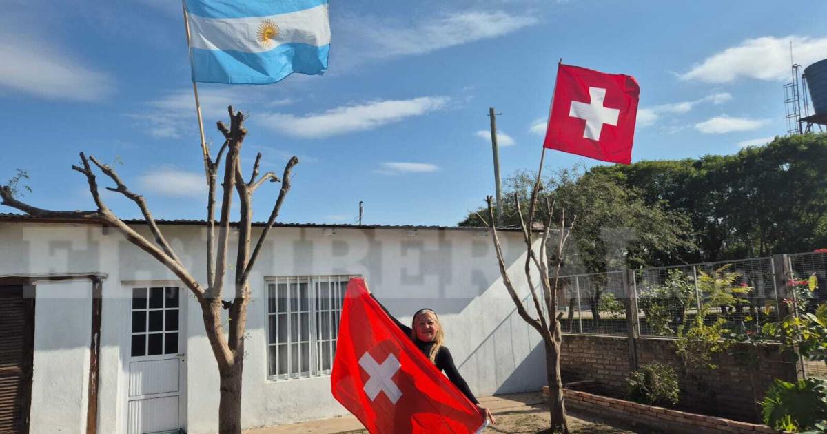 El corazoacuten dividido- la historia de una santiaguentildea que alienta por Argentina y Suiza en el Mundial 2026