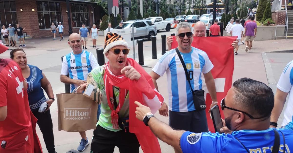 FOTOS EL LIBERAL en el Mundial- cientos de argentinos disfrutan de la previa del partido ante Suiza