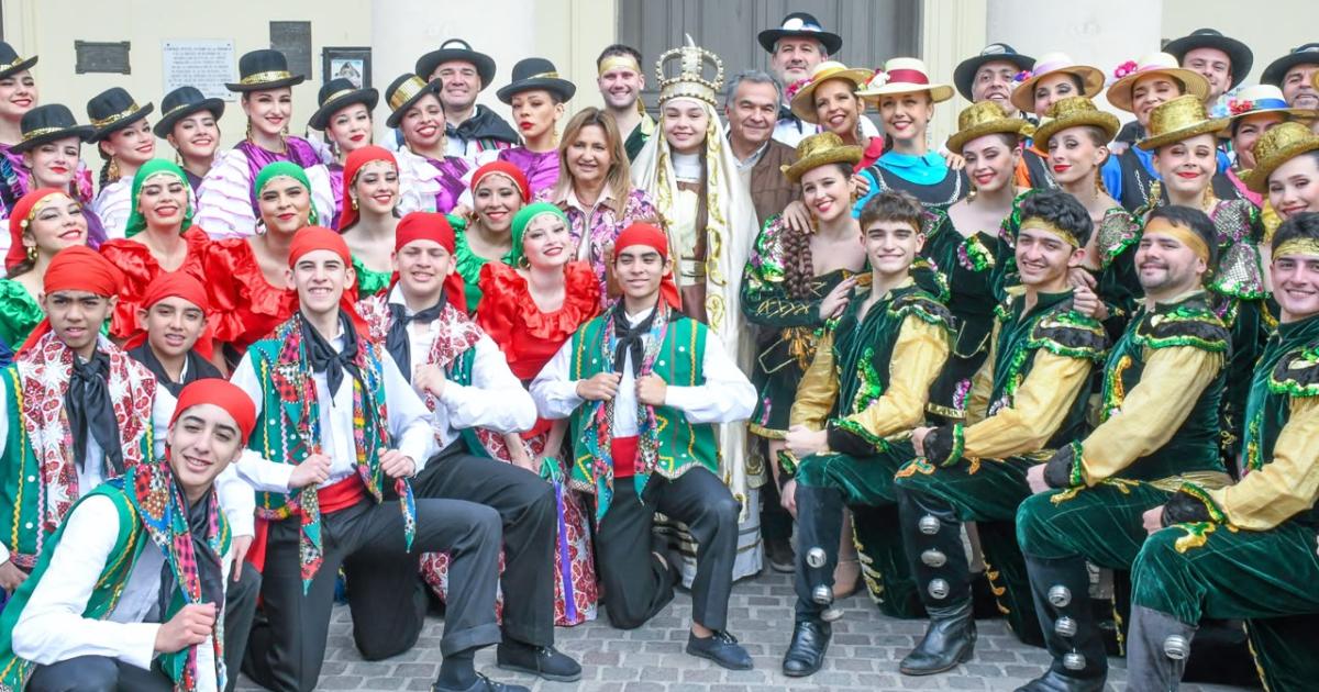 La intendente Fuentes y el secretario Benavente asistieron al homenaje a la Virgen del Carmen frente a Catedral Basiacutelica