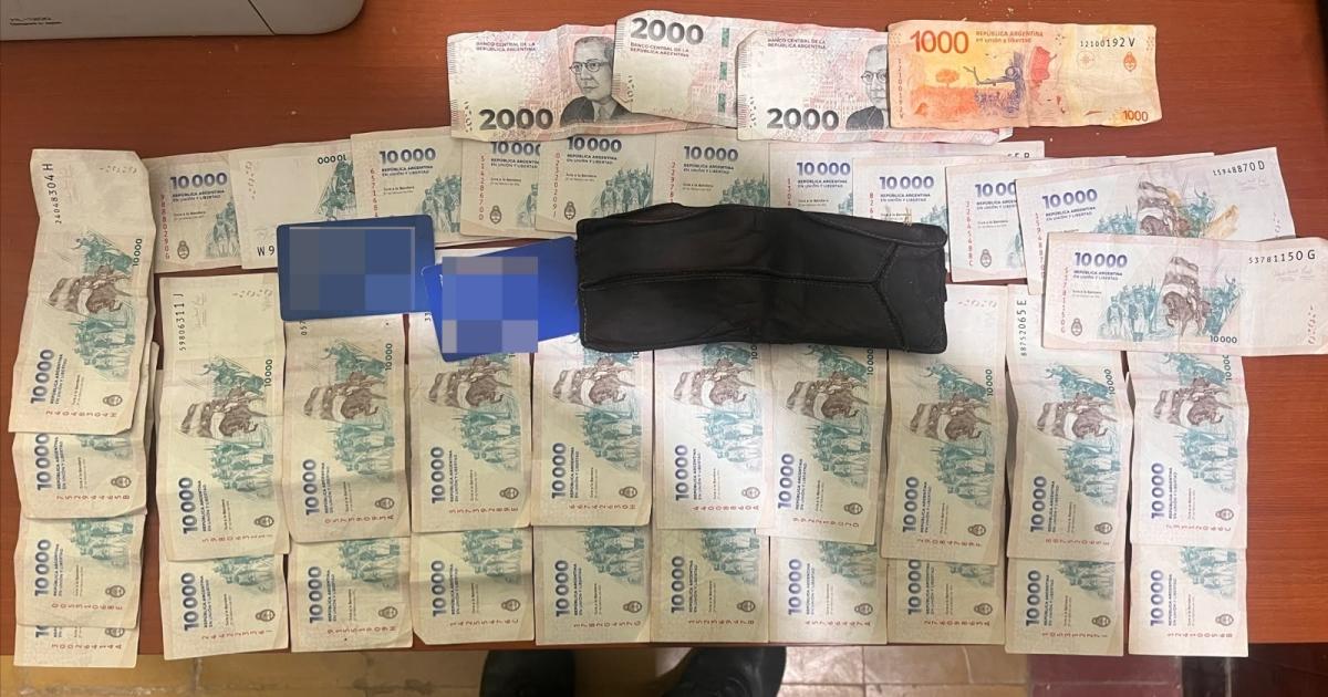 Detuvieron a un hombre acusado de robarle 300000 a su tiacutea de 72 antildeos tras una extraccioacuten bancaria