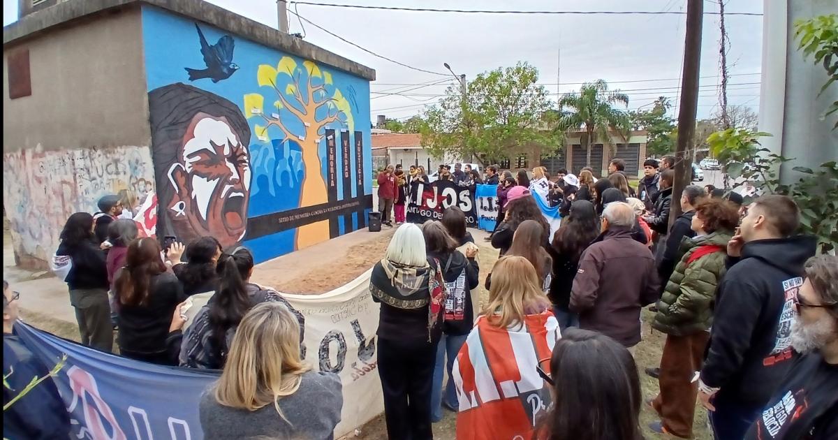 Pintan un imponente mural por los Derechos Humanos en el Bdeg Autonomiacutea