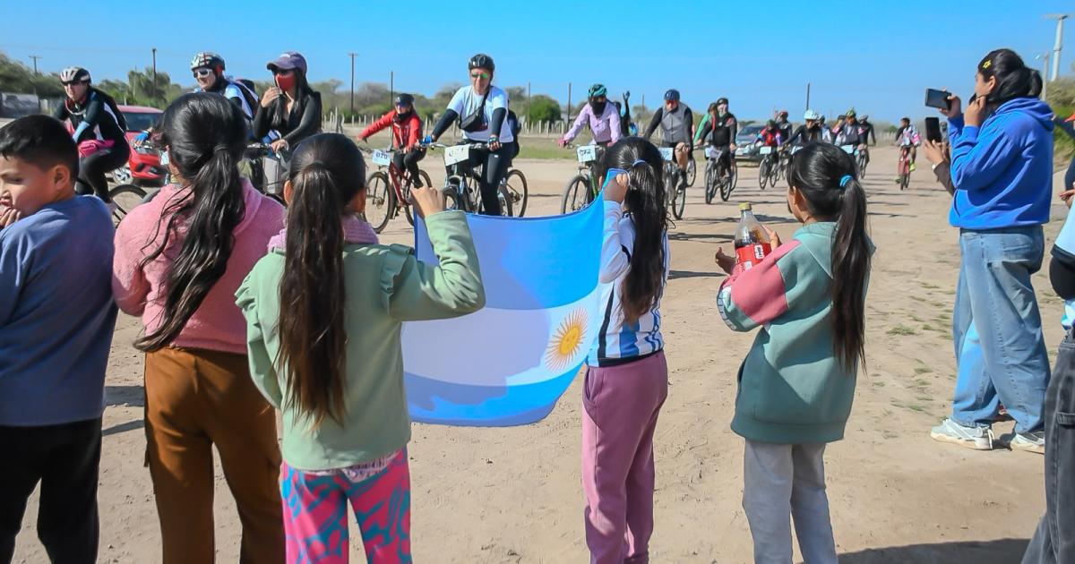 Exitosa primera Travesiacutea de Cicloturismo por los pueblos maacutes antiguos en Atamisqui