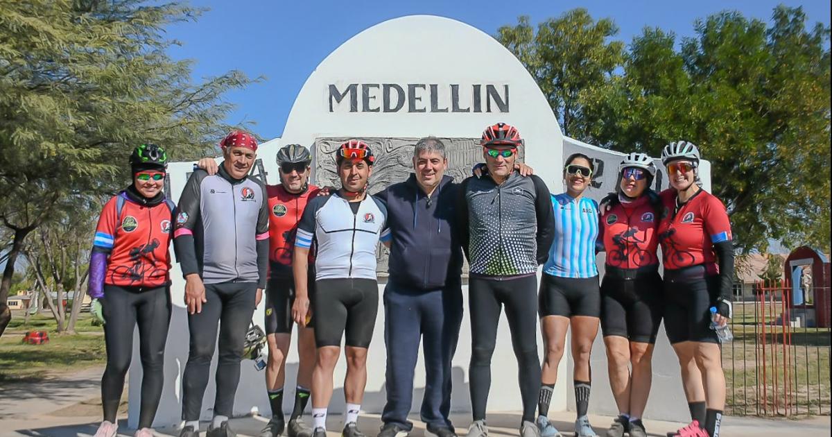 Exitosa primera Travesiacutea de Cicloturismo por los pueblos maacutes antiguos en Atamisqui