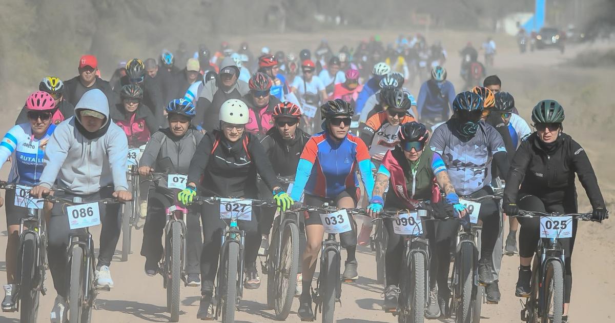 Exitosa primera Travesiacutea de Cicloturismo por los pueblos maacutes antiguos en Atamisqui