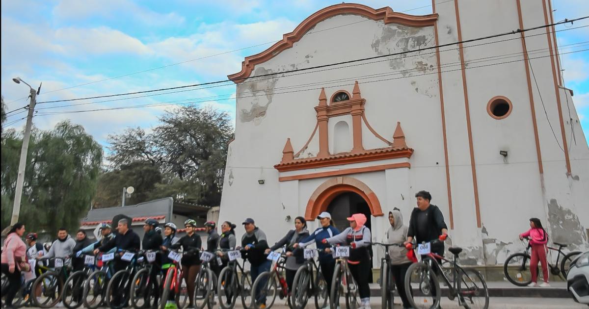 Exitosa primera Travesiacutea de Cicloturismo por los pueblos maacutes antiguos en Atamisqui