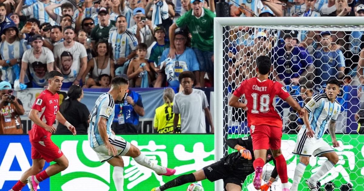 VIDEO- Lautaro Martiacutenez liquidoacute el partido y selloacute el 3-1 de Argentina ante Suiza