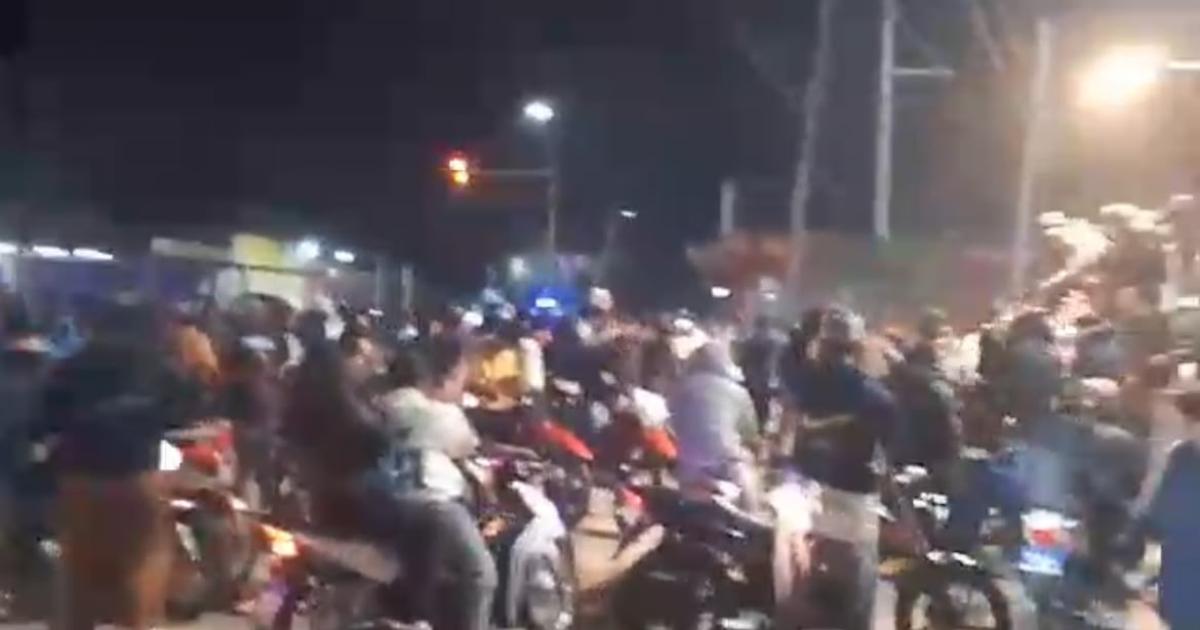 Histoacuterico festejo en Tintina- la pasioacuten celeste y blanca copoacute las calles