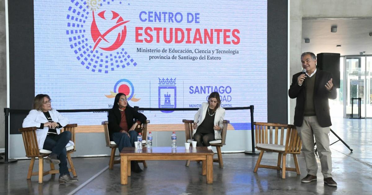 El secretario Benavente participoacute de una jornada con centros de estudiantes del secundario