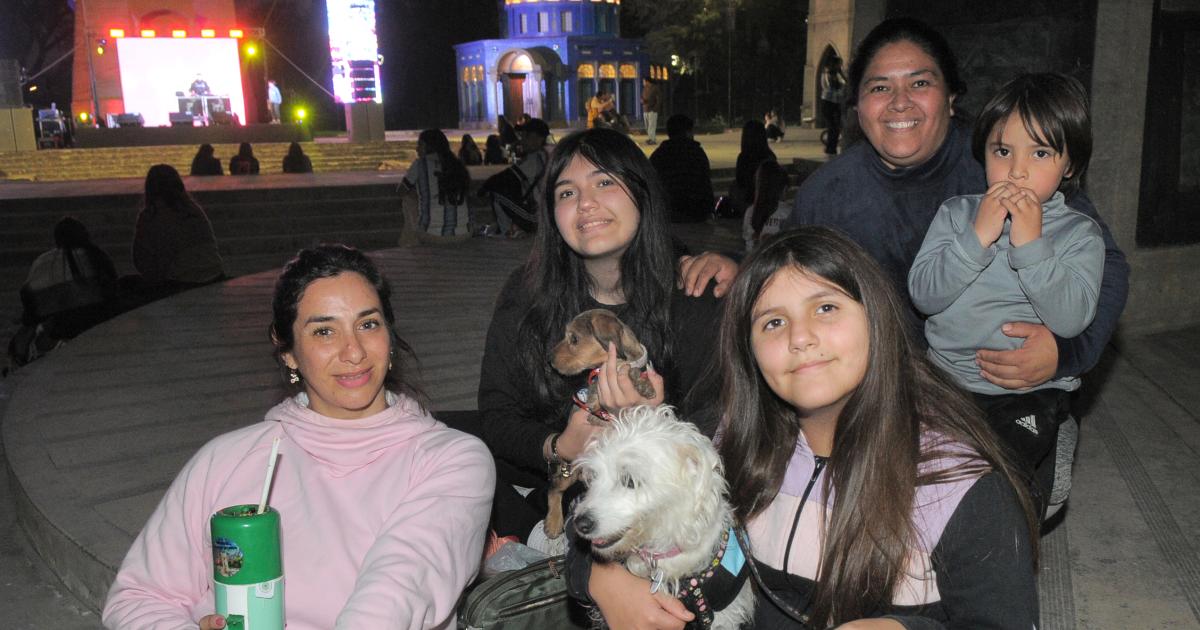 FIESTA SUNSET EN EL P DEL ENCUENTRO