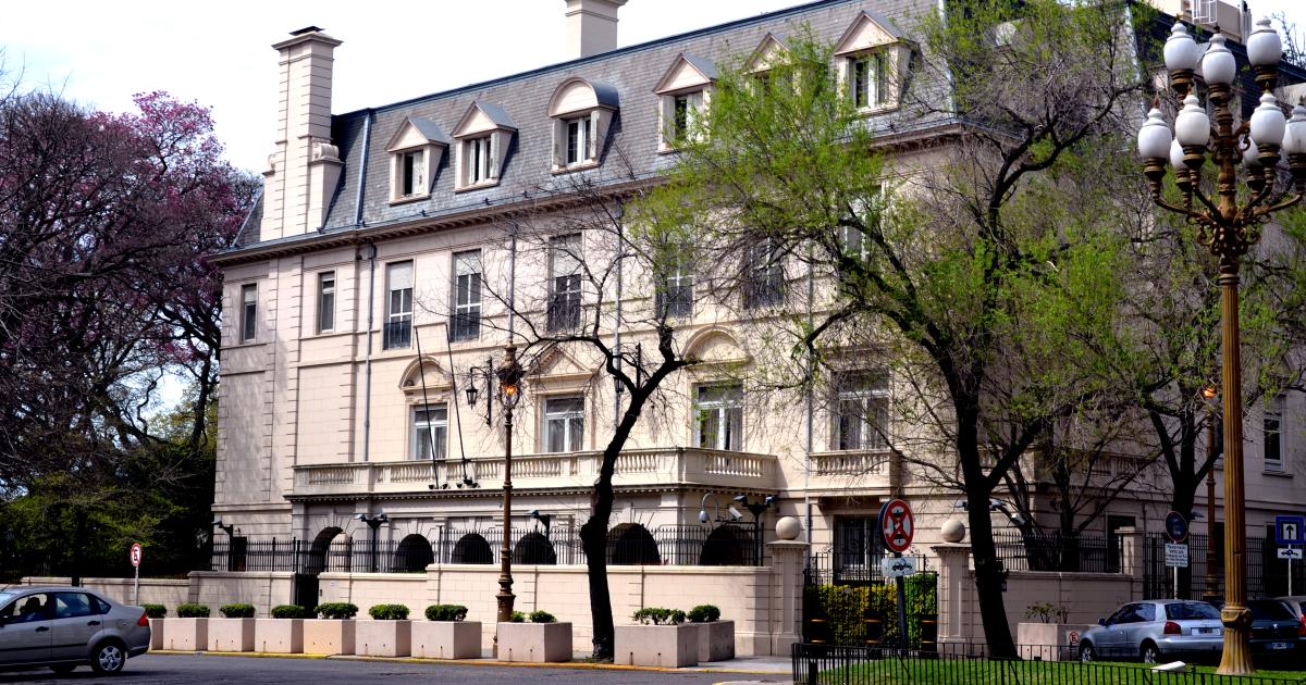 Por el partido de Argentina vs Inglaterra el Gobierno blindaraacute la embajada britaacutenica