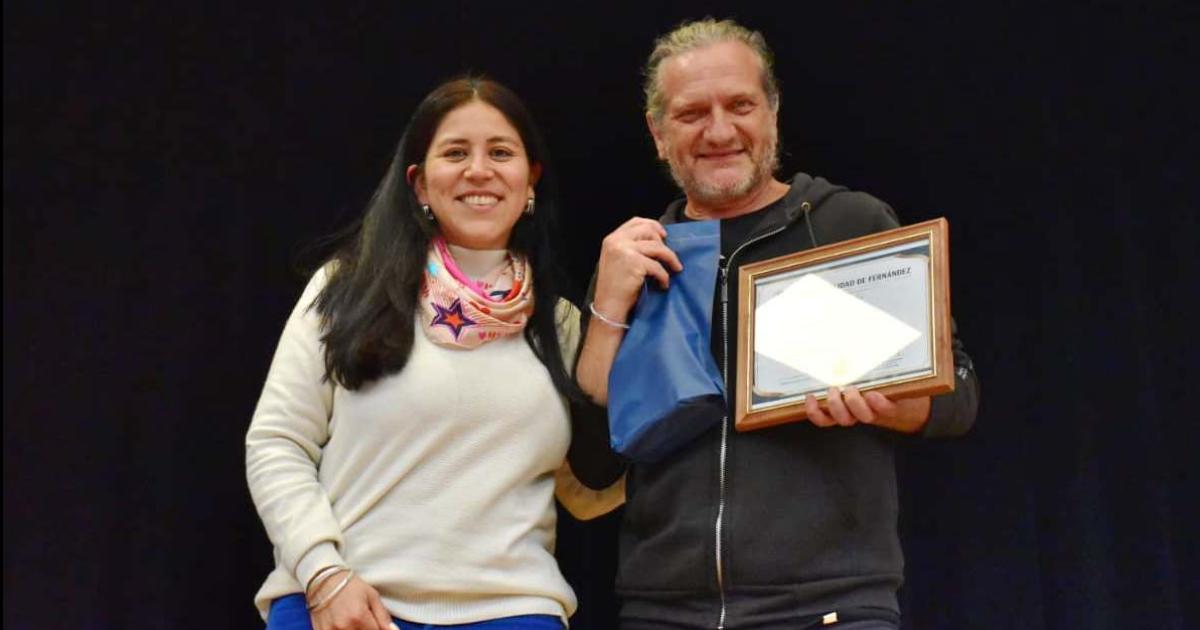 Dariacuteo Sztajnszrajber encabezoacute un multitudinario conversatorio con joacutevenes en la ciudad de Fernaacutendez