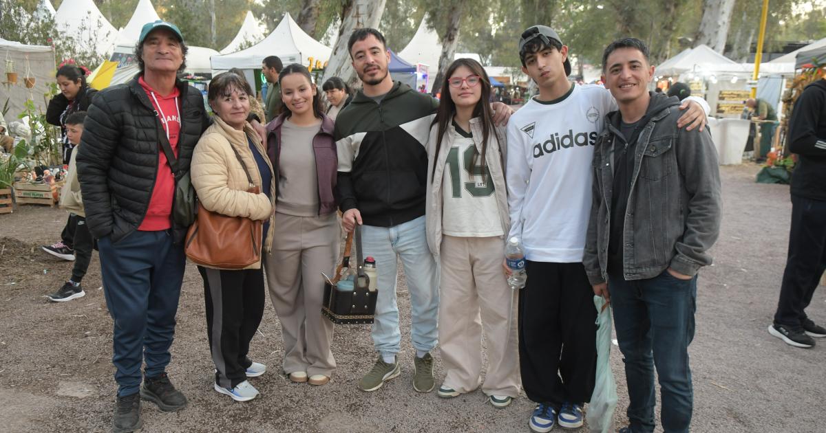 PASEO POR LA FERIA ARTESANAL