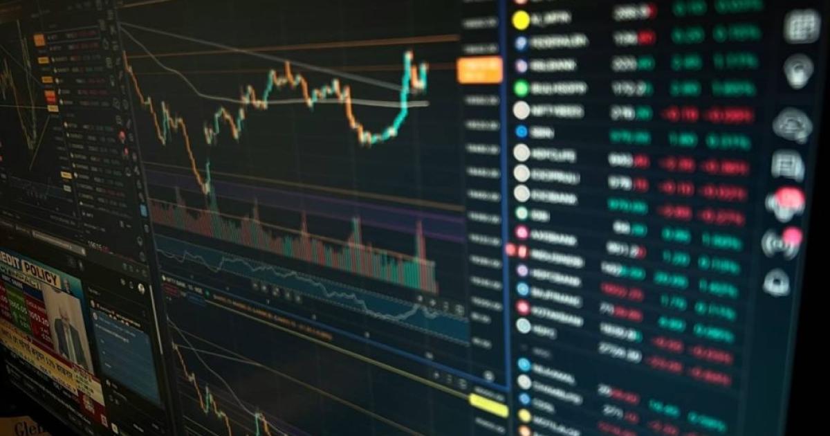 El riesgo paiacutes corta la racha alcista y se acerca a los 400 puntos con suba de bonos y acciones