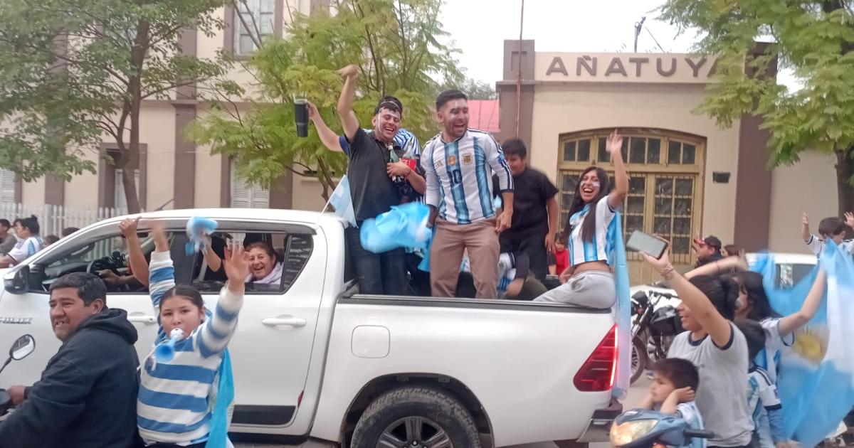 FOTOS El interior santiaguentildeo tambieacuten festejoacute- la pasioacuten por Argentina y la clasificacioacuten a la final