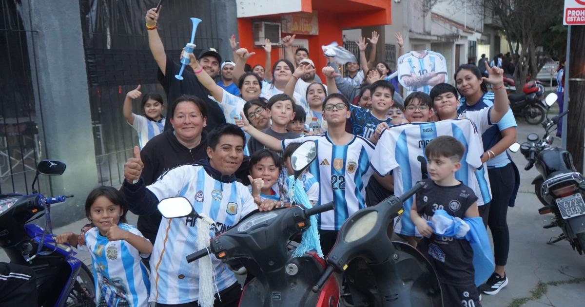 La Banda celebroacute unida la clasificacioacuten de la Seleccioacuten Argentina a la gran final
