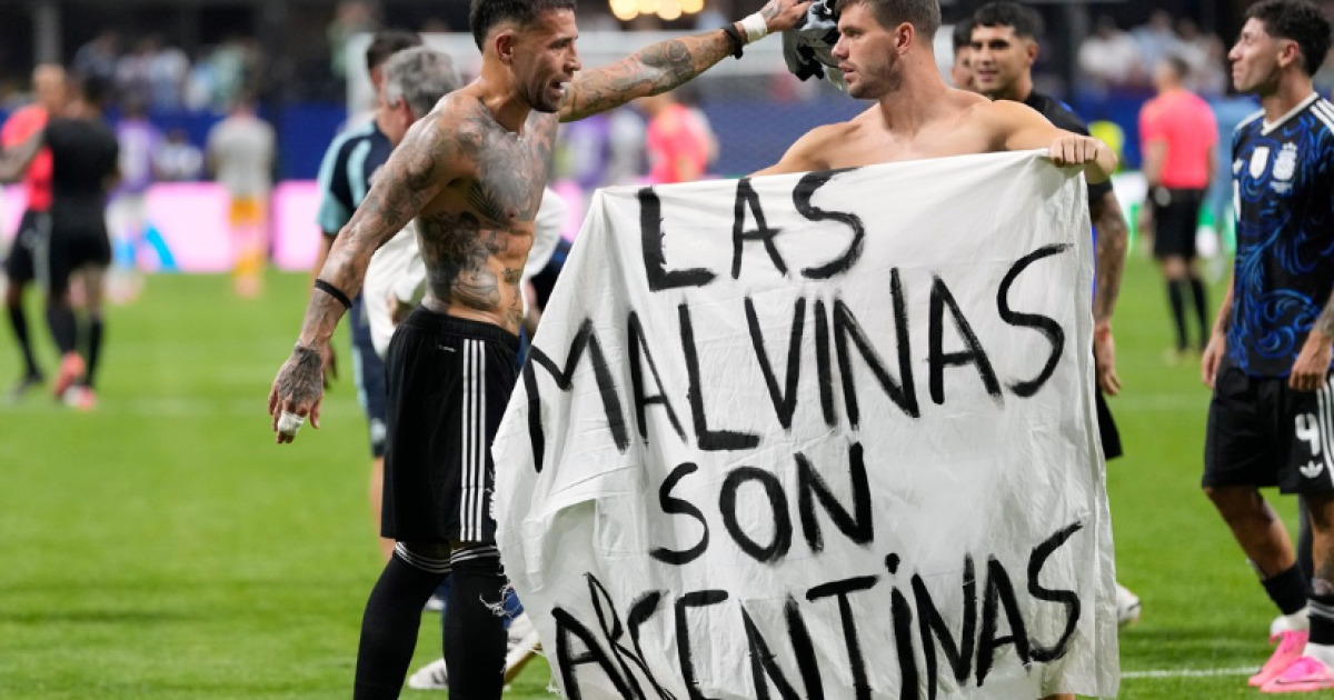 Argentina se expuso por mostrar la bandera de Las Malvinas- iquestHabraacute sancioacuten para la Scaloneta