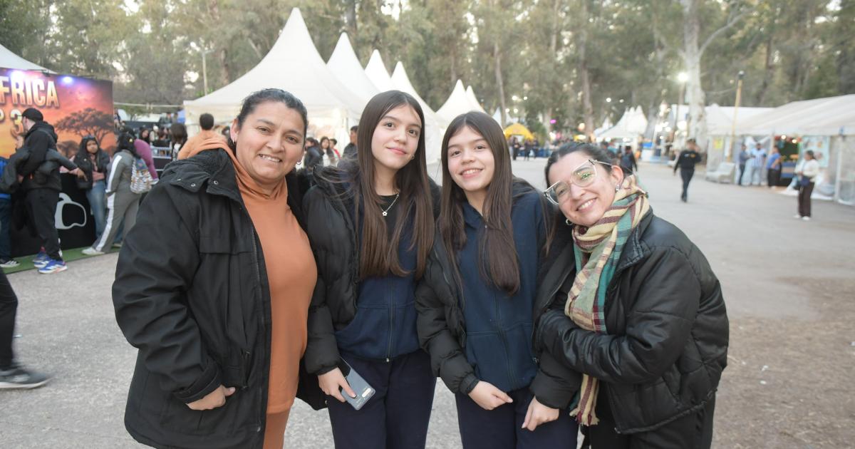 PASEO POR LA FERIA ARTESANAL
