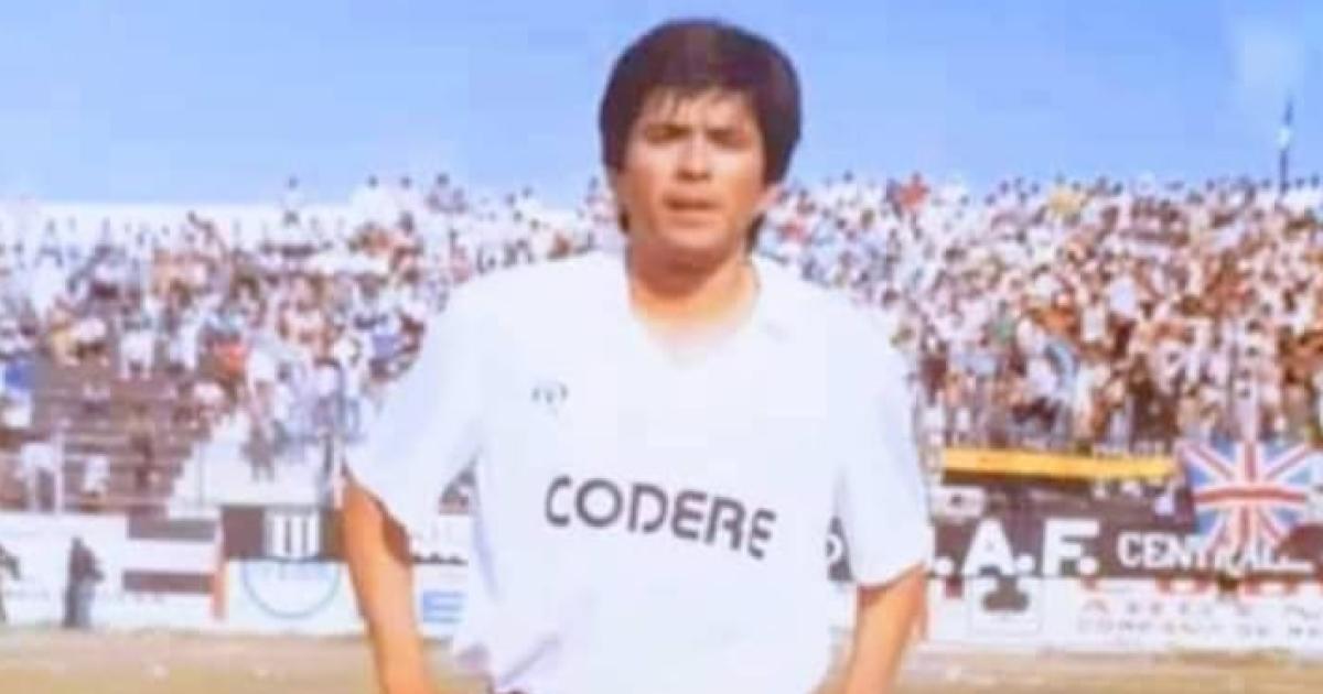 La bandera robada a los hooligans en Meacutexico 86 y que llegoacute a Santiago