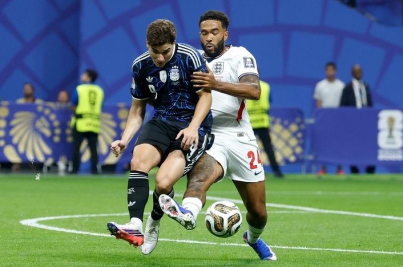 EN VIVO- Argentina con tranquilidad y roce logra controlar el partido y a Inglaterra 