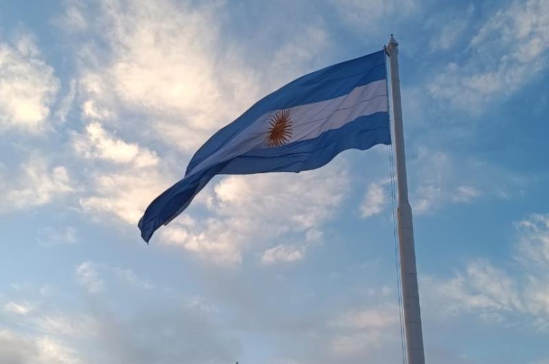 Friacuteas celebroacute en el Monumento a la Bandera el pase de Argentina a la final