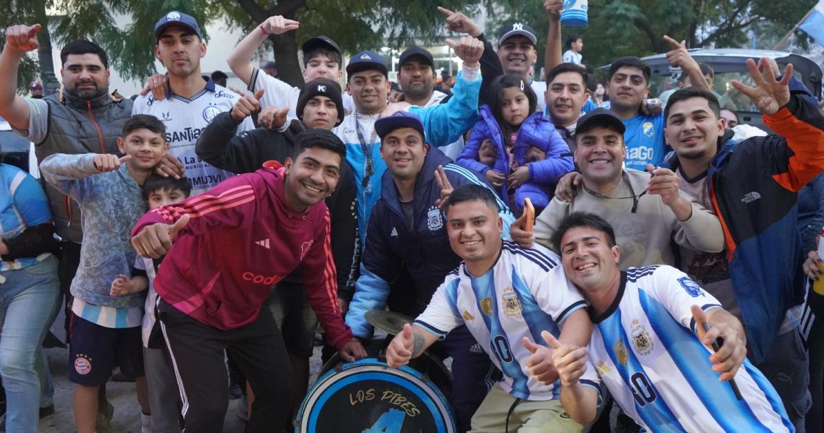 La Banda celebroacute unida la clasificacioacuten de la Seleccioacuten Argentina a la gran final