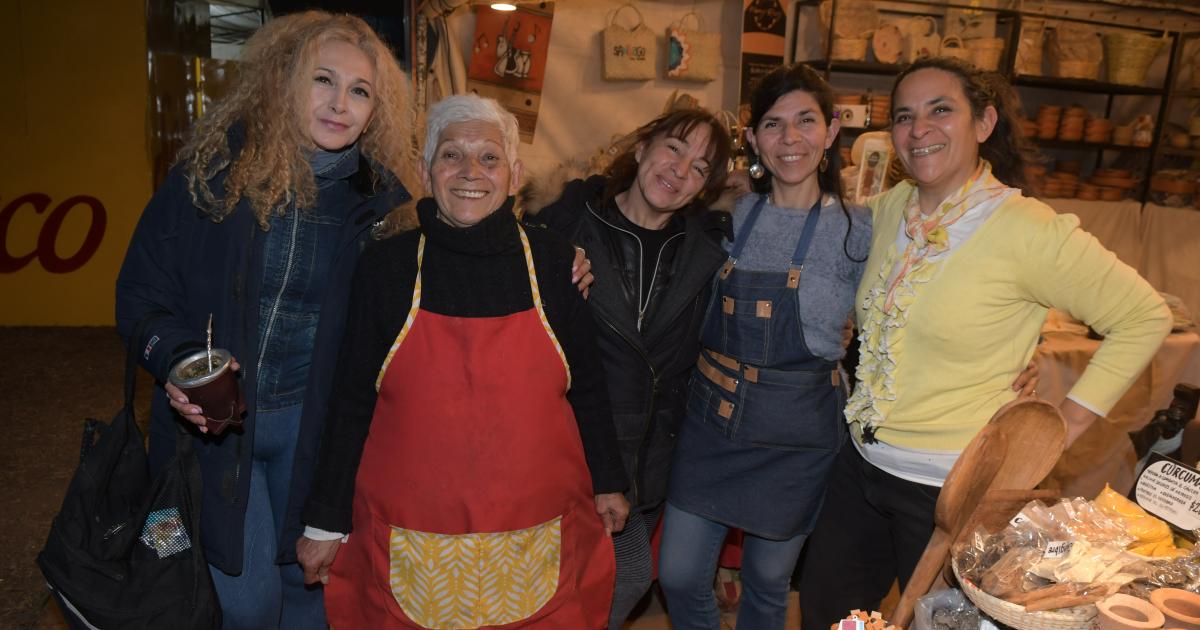 PASEO POR LA FERIA ARTESANAL