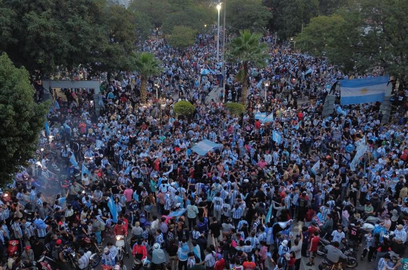 La Banda celebroacute unida la clasificacioacuten de la Seleccioacuten Argentina a la gran final