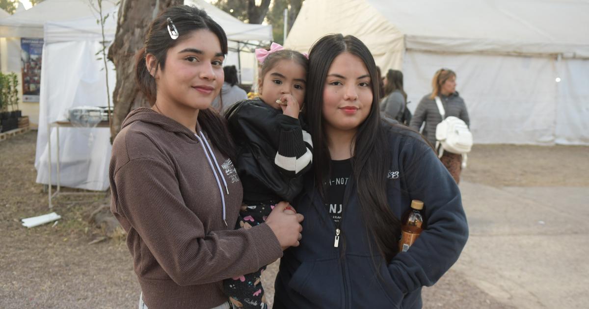 PASEO POR LA FERIA ARTESANAL