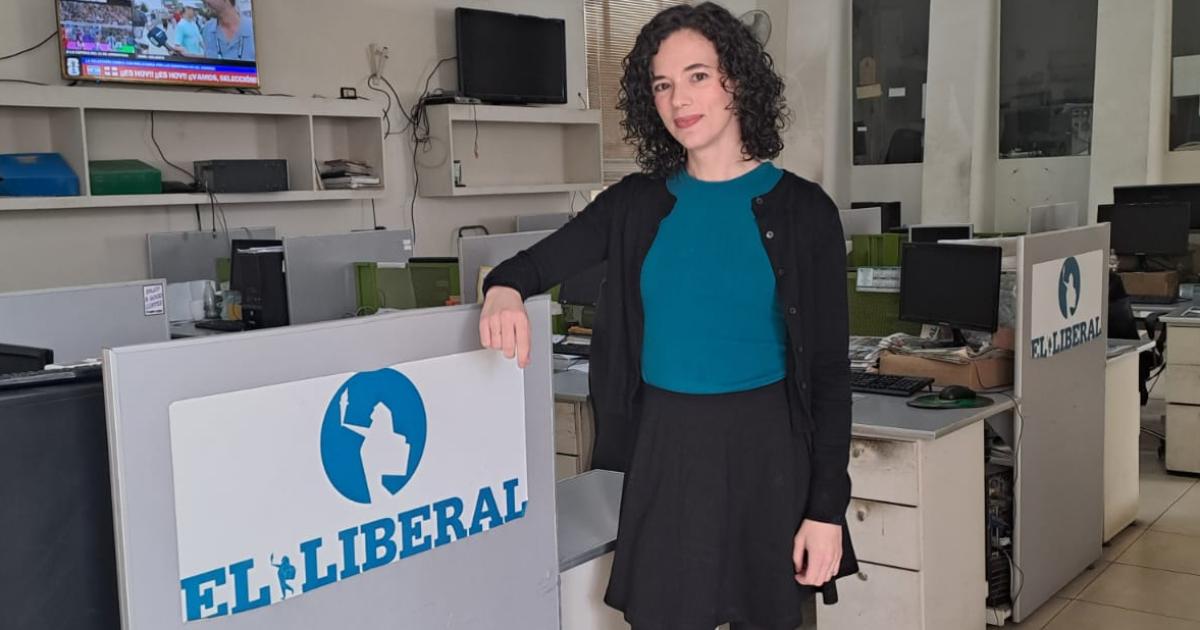 Una chica coacutesmica espantildeola propone Un viaje por el Universo en una charla en el CCB