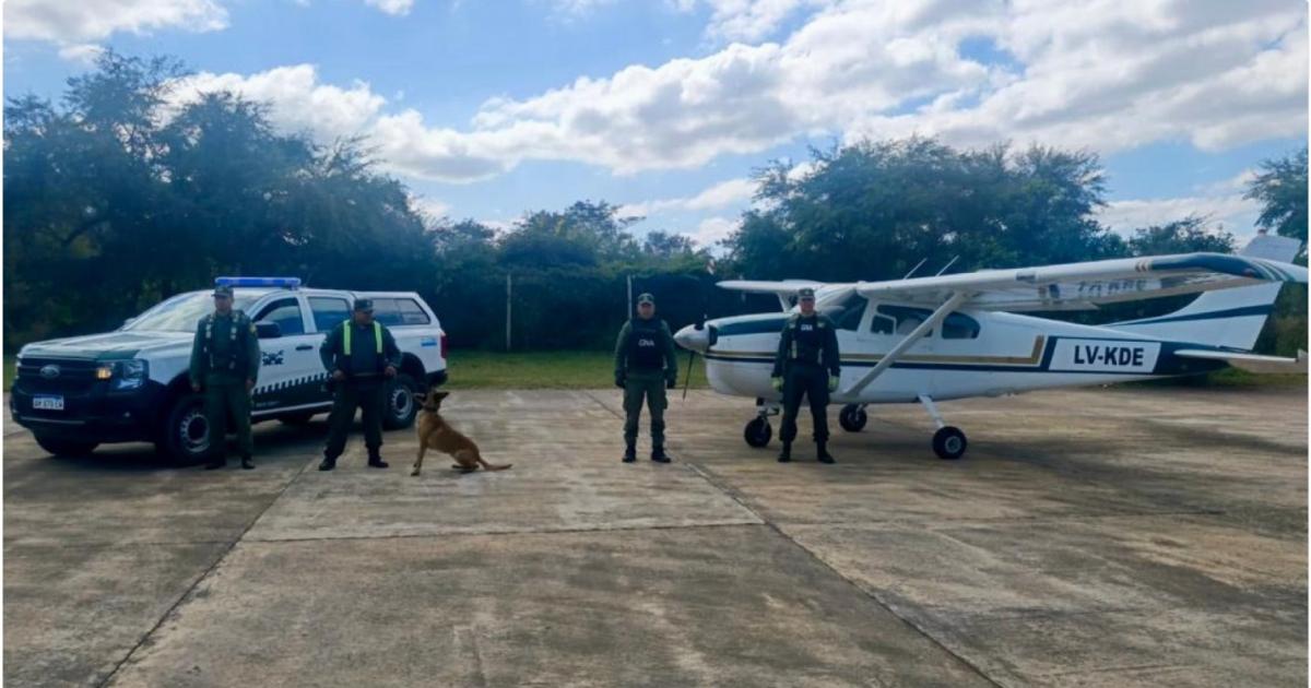 Dos detenidos con avioneta que partioacute de Santiago del Estero y aterrizoacute en Salta
