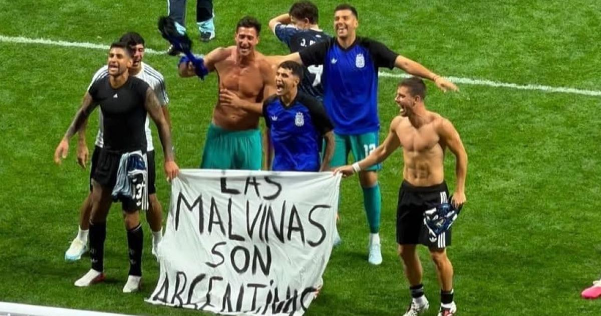 La emocioacuten del presidente del Centro de ExCombatientes de Malvinas de Santiago del Estero por el homenaje de los jugadores de la Seleccioacuten Argentina