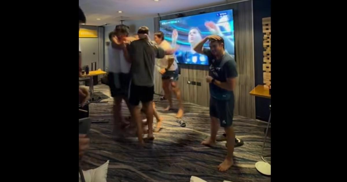 iexclComo un hincha maacutes El eufoacuterico festejo de Los Pumas en Santiago por el triunfo de la Seleccioacuten ante Inglaterra