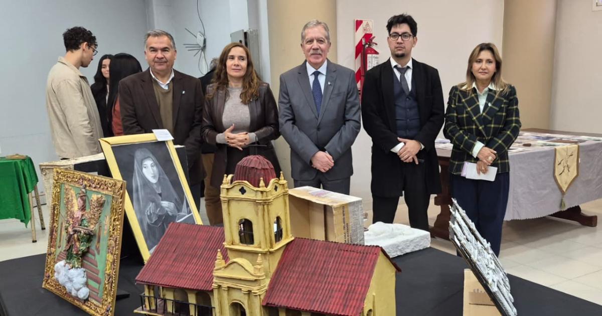 El gobernador Eliacuteas Suaacuterez inauguroacute la Primera Muestra Anual del Instituto Superior de Bellas Artes Juan Yapariacute