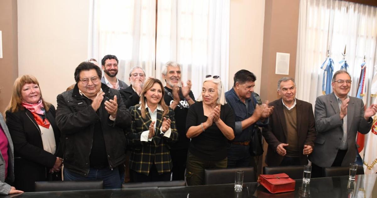 La Marcha de los Bombos ya tiene todo listo para su 24ordf edicioacuten- tres columnas volveraacuten a unir a los santiaguentildeos