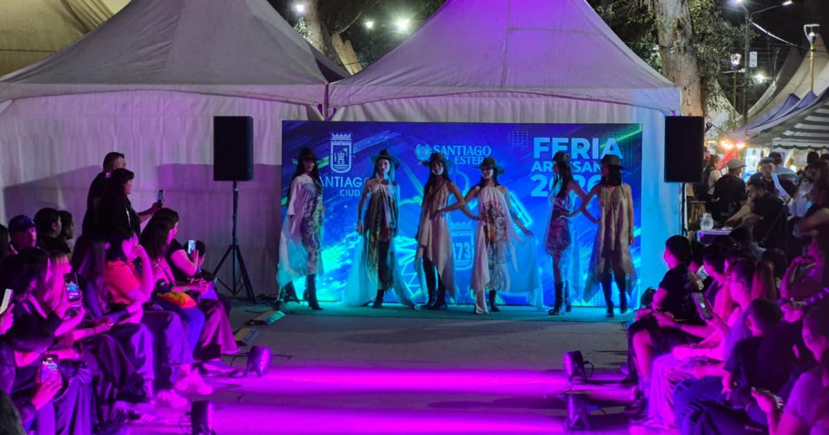 Fotos Asiacute fue el desfile de Raiacuteces en Movimiento en la Feria Artesanal 2026