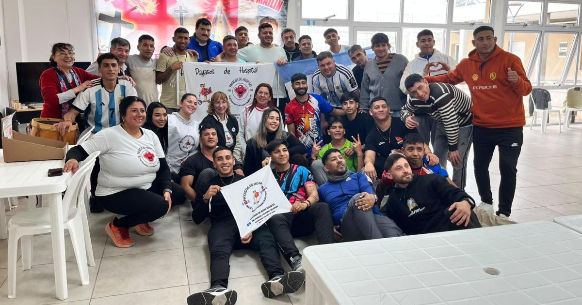 Los joacutevenes del Hogar de Cristo trabajan en el valor de la solidaridad y la contencioacuten