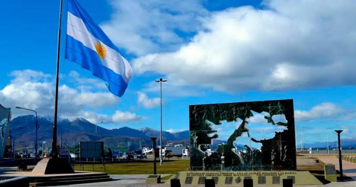 Lazzari- Los britaacutenicos se quedaron con las Islas Malvinas por la fuerza no tienen ninguacuten tiacutetulo vaacutelido para llamarlas nuestras