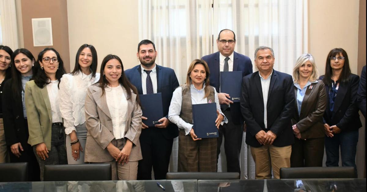 Fuentes impulsoacute un convenio para acercar asesoramiento juriacutedico gratuito a los barrios capitalinos