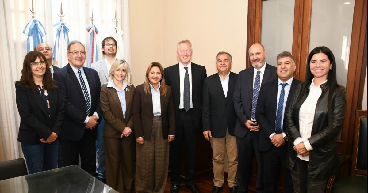 La Jefa comunal recibioacute al embajador del Reino Unido en la Municipalidad